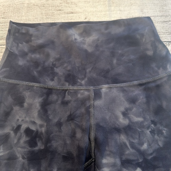 🍋Women’s Lululemon Align Short 8” Diamond Dye size 2🍋 - Picture 2 of 10